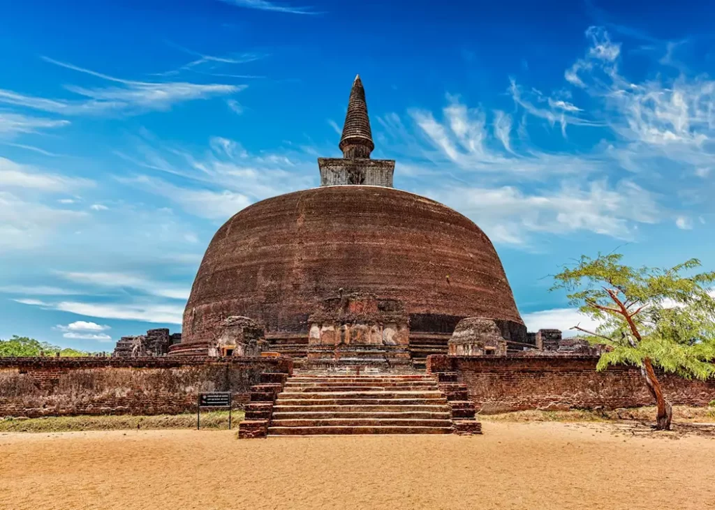 Rankoth Vehera brick stupa in Polonnaruwa